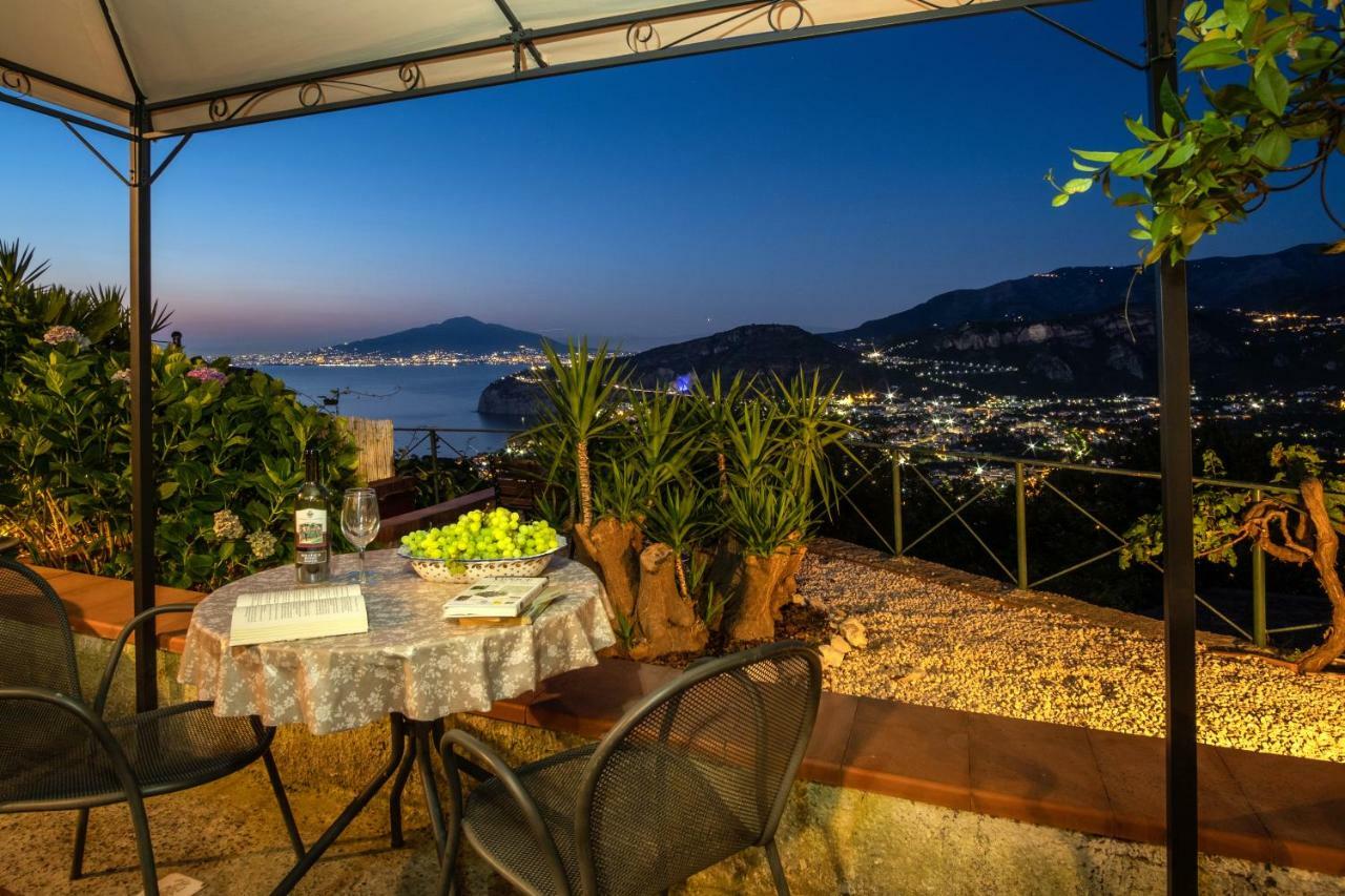 Villa Monica B&B Sorrento Exteriör bild